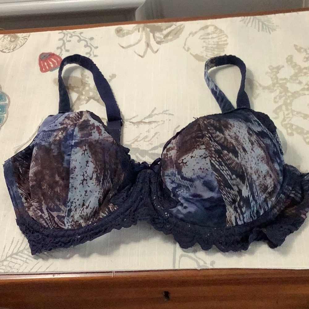Whimsy Bra 34D  Navy, Brown & Light Blue Lace & 82% Nylon 18% Lycra. EUC